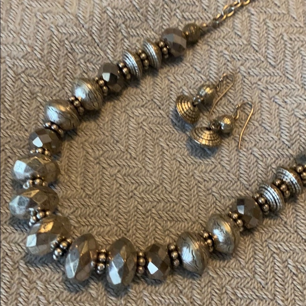 Necklace and earring set